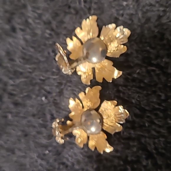 Vintage Leaf Earrings and Brooch Set - Picture 5 of 8